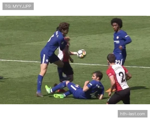 鞋钉朝上犯规的规则标准和裁判判罚逻辑详解 鞋钉朝上犯规的规则标准和裁判判罚逻辑详解