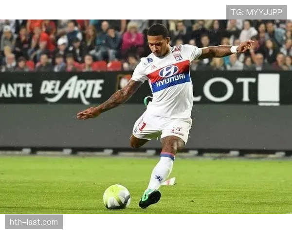 阿贾克斯荷甲竞争力明显下滑，争冠形势面临严峻挑战